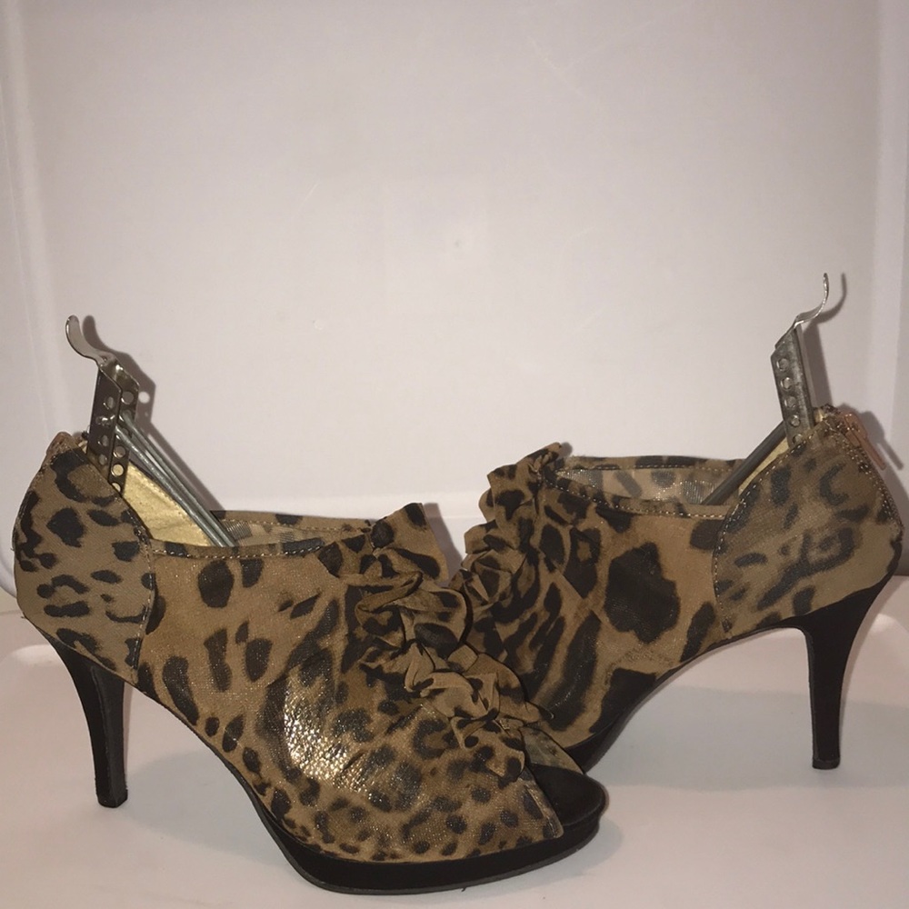 Leopard print heel